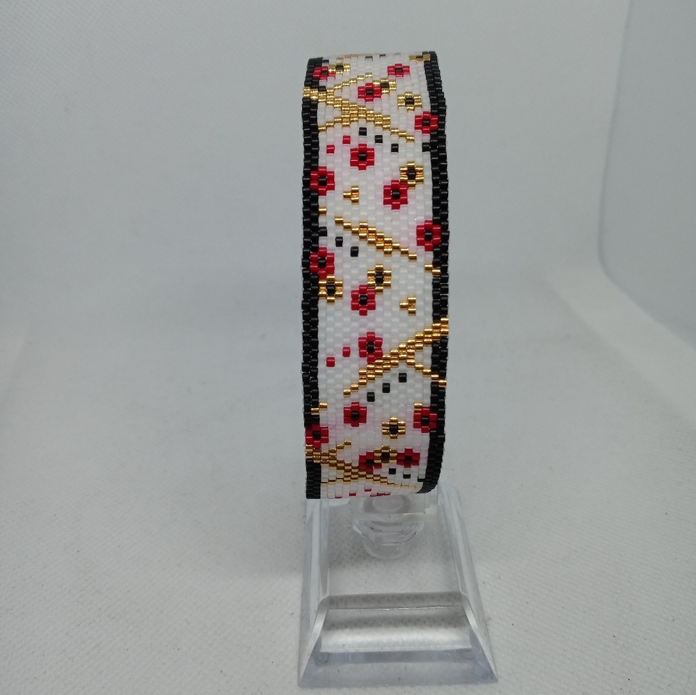 Peyote hand stitched flower bracelet